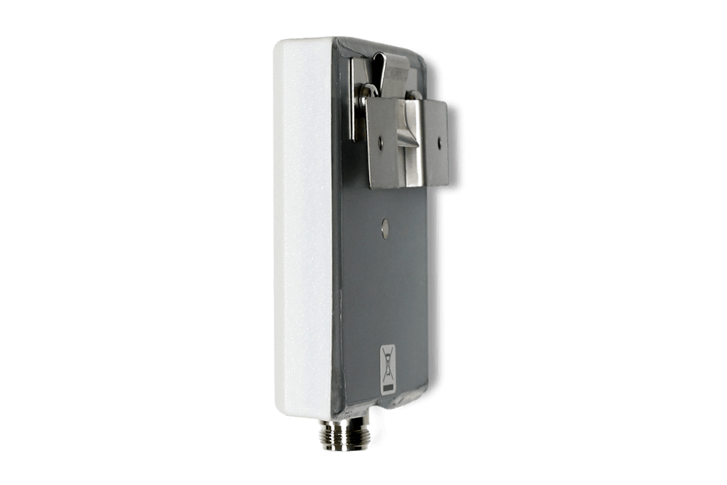 Directional wireless range extender antenna
