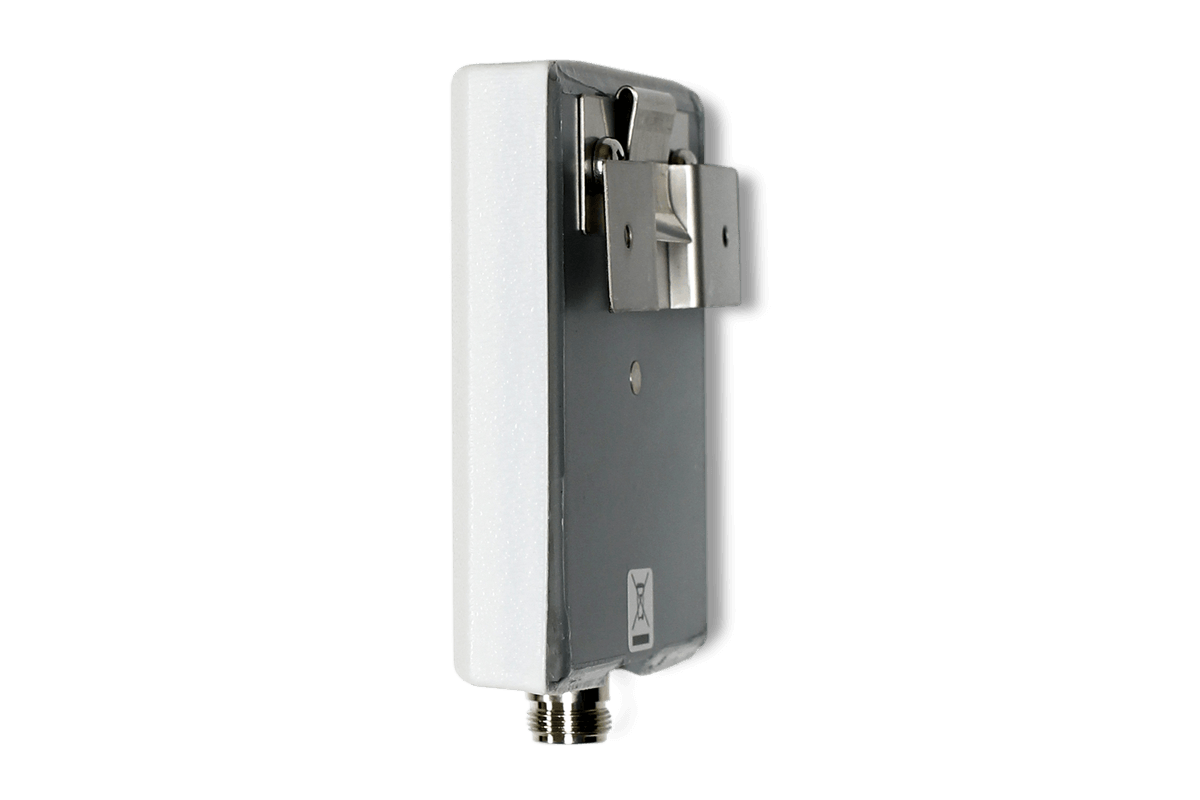 Directional wireless range extender antenna