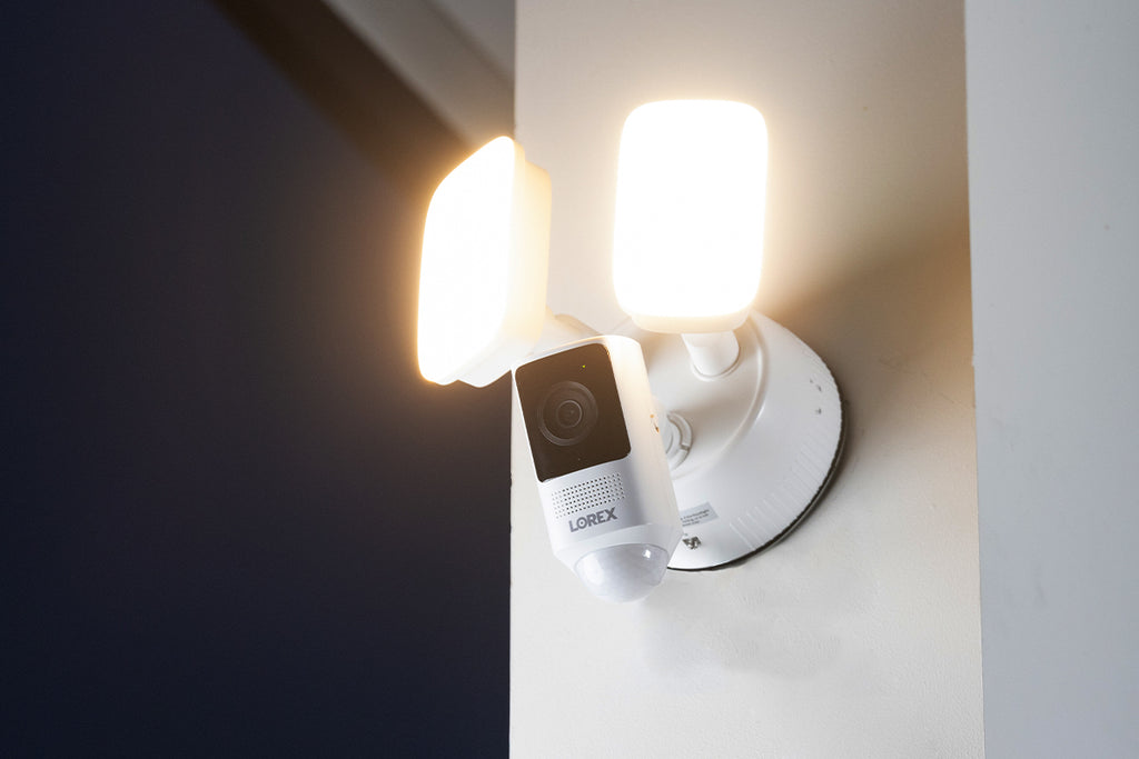 Lorex 2K Wi-Fi Floodlight Security Camera (32GB)